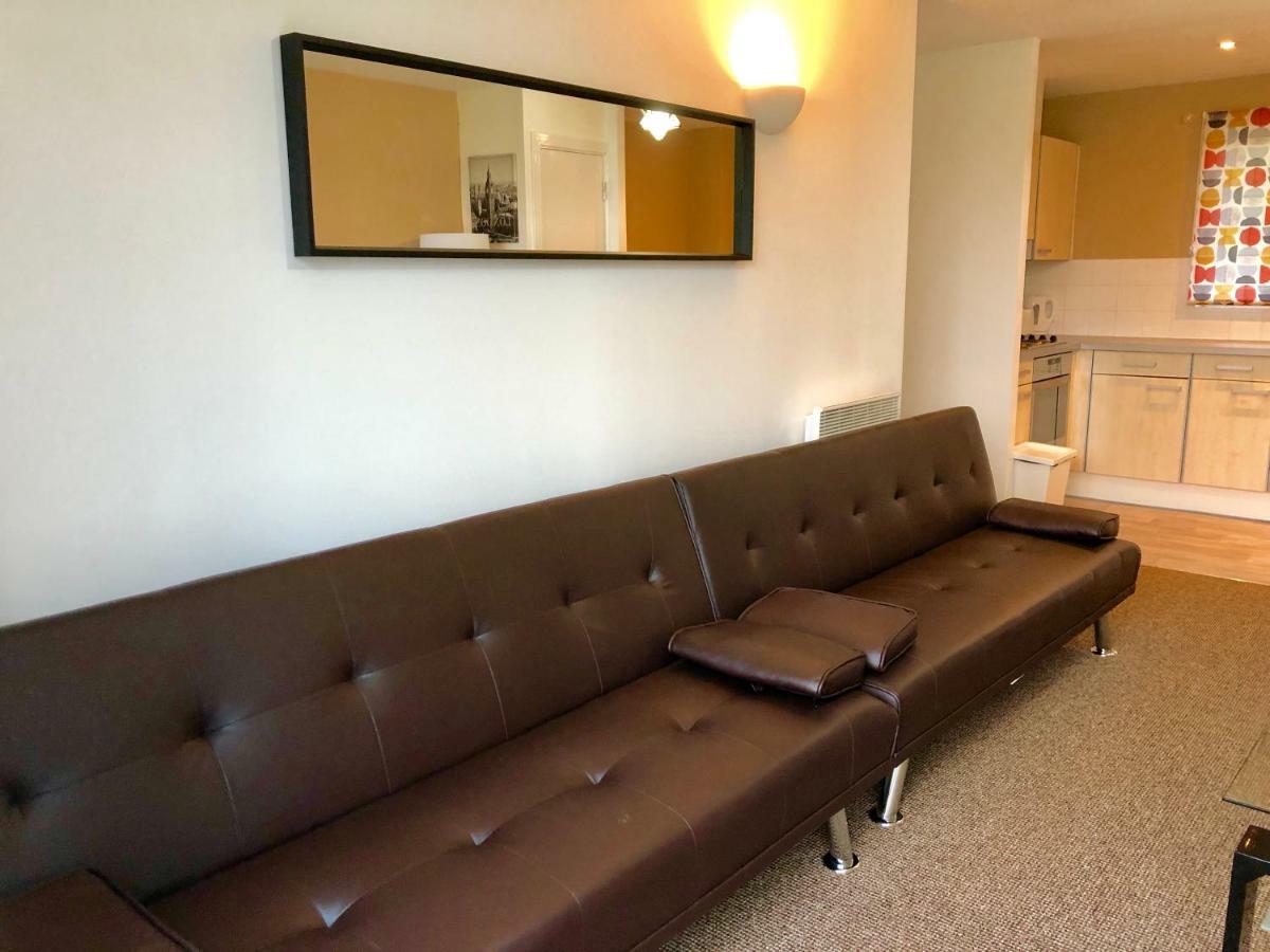 2 Bedrooms Modern Apartment, Lounge, Full Kitchen, Balcony, 5 Minutes Stratford Station London Exterior photo