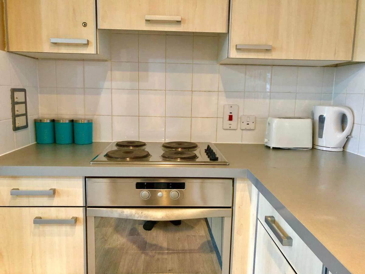 2 Bedrooms Modern Apartment, Lounge, Full Kitchen, Balcony, 5 Minutes Stratford Station London Exterior photo
